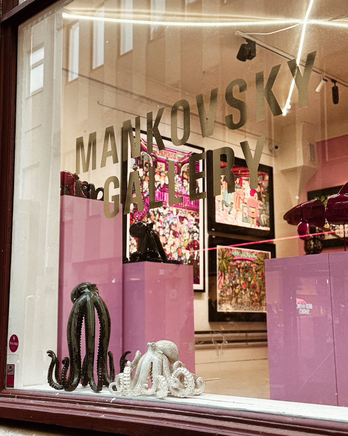 Octopus sculptures by Mia Alajasko in the window of Mankovsky Gallery, Vallgatan 15, Gothenburg